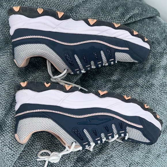 Avila Womens Sneaker 8 NWOT - Picture 5 of 7